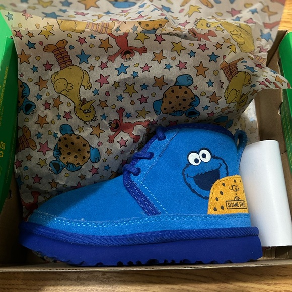 Kids Cookie Monster UGGS💙📦 - Picture 8 of 9